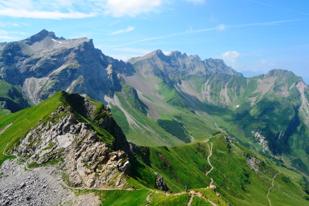 2023-07-liechtenstein-malbun-43-hacia-pfalzerhutte-vistas-naafkopf