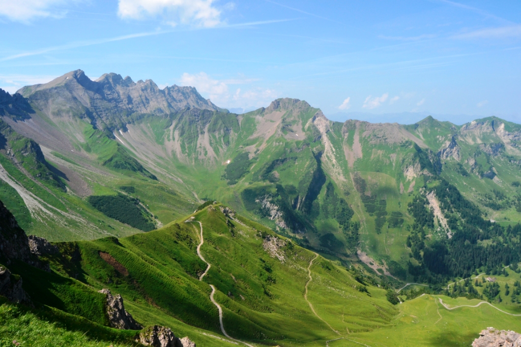 2023-07-liechtenstein-malbun-44-hacia-pfalzerhutte-vistas-naafkopf