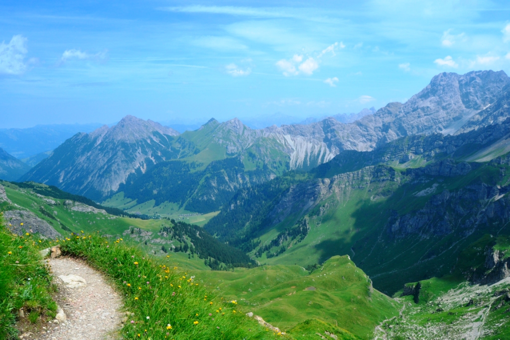 2023-07-liechtenstein-malbun-61-hacia-naafkopf-sendero