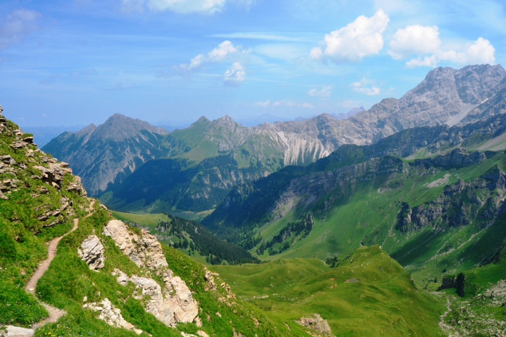 2023-07-liechtenstein-malbun-62-hacia-naafkopf-sendero
