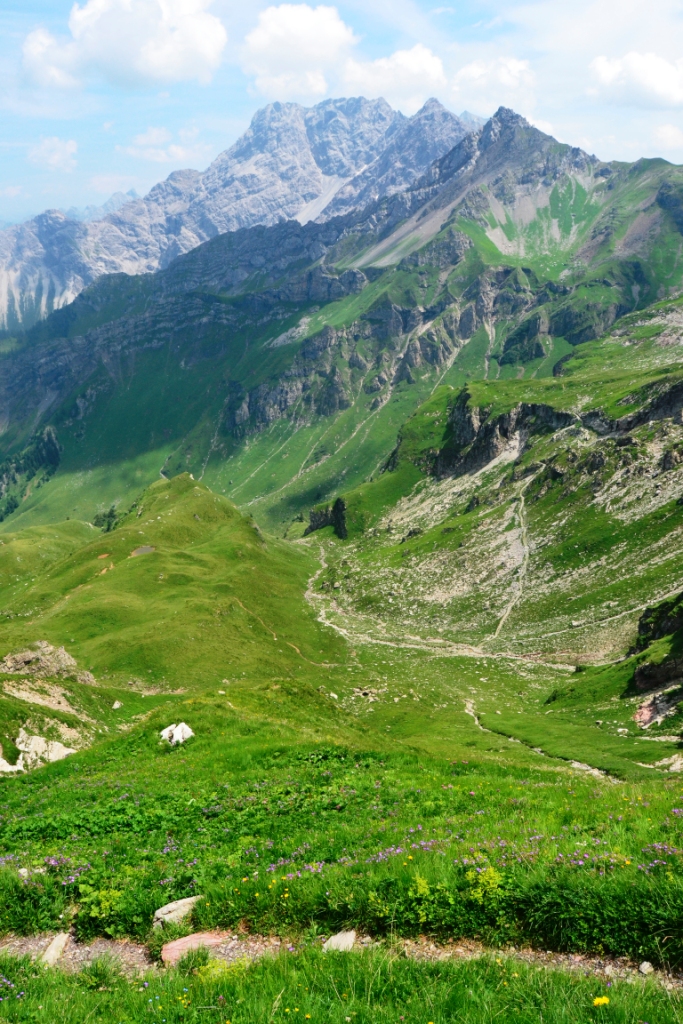 2023-07-liechtenstein-malbun-63-hacia-naafkopf-sendero
