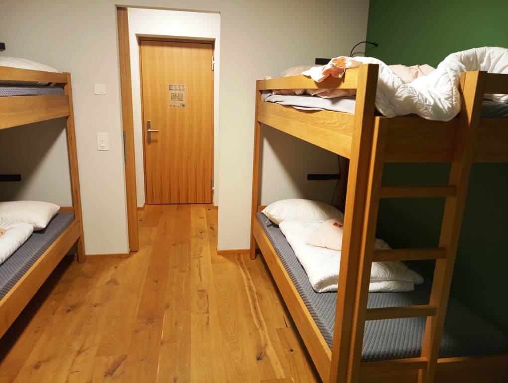 2023-07-liechtenstein-schaan-06-hostel-habitacion