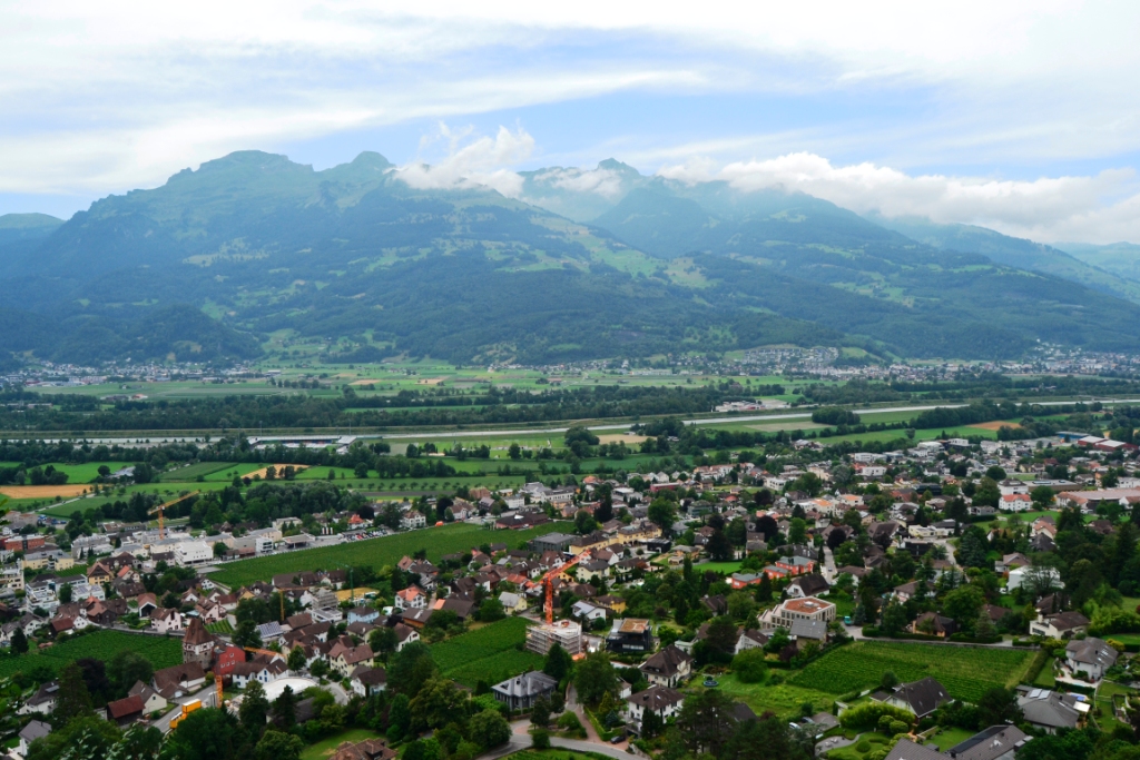 2023-07-liechtenstein-vaduz-07-Aussichtsplattform-Walderlebnispfad