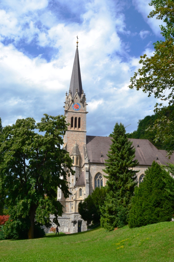 2023-07-liechtenstein-vaduz-25-centro-ciudad-Kathedrale-StFlorin